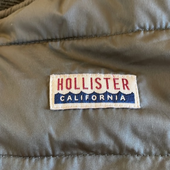 Hollister olive puffer jacket - Picture 3 of 7